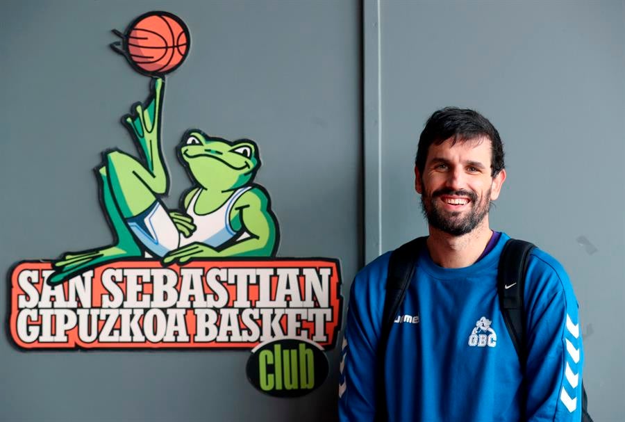 Asier de la Iglesia, padece esclerósis múltiple: "Vivo el día a día asumiendo lo que me va pasando sin renunciar a ser feliz" Asier de la Iglesia, padece esclerósis múltiple: "Vivo el día a día asumiendo lo que me va pasando sin renunciar a ser feliz"