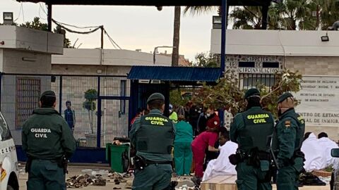 Inmigrantes saltan la valla de Melilla
