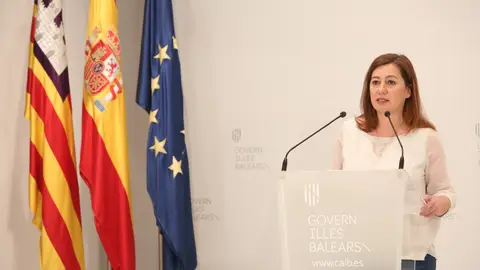 La Presidenta del Govern, Francina Armengol, en la rueda de prensa tras la reunión telemática con Pedro Sánchez y el resto de presidentes autonómicos. La Presidenta del Govern, Francina Armengol, en la rueda de prensa tras la reunión telemática con Pedro Sánchez y el resto de presidentes autonómicos.