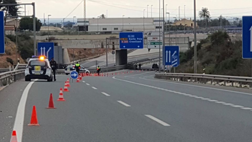 La Policía Local de Elche redobla esfuerzos de cara a la llegada de la fase 2 de la desescalada y del verano La Policía Local de Elche redobla esfuerzos de cara a la llegada de la fase 2 de la desescalada y del verano