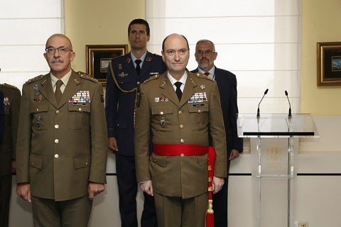 El director de la UME: "Estamos demostrando lo que las Fuerzas Armadas quieren a su pueblo" El director de la UME: "Estamos demostrando lo que las Fuerzas Armadas quieren a su pueblo"