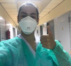Laura Hernández se graduó en Enfermería en la Universidad de Alicante en 2019. Laura Hernández se graduó en Enfermería en la Universidad de Alicante en 2019.