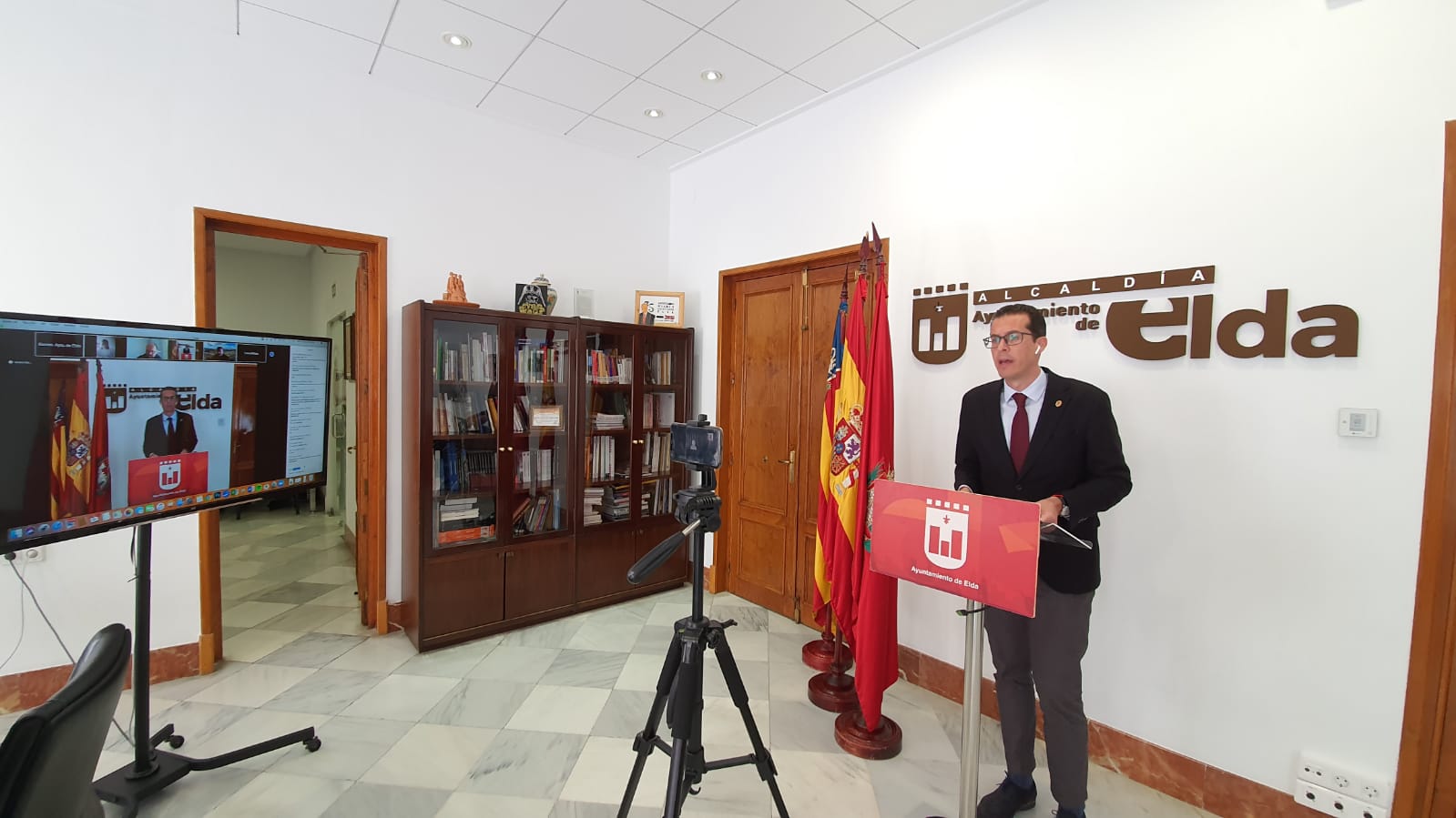 Elda prepara un programa de 2,2 millones de euros para paliar los efectos de la crisis económica provocada por el Covid-19 Elda prepara un programa de 2,2 millones de euros para paliar los efectos de la crisis económica provocada por el Covid-19