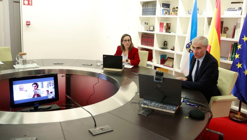 Francisco Conde, e Ethel Vázquez, mantiveron unha videoconferencia con representantes da Federación Galega da Construción