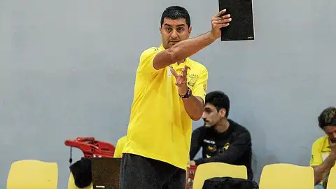 Marcelo de Stefano, técnico del Illa. Marcelo de Stefano, técnico del Illa.