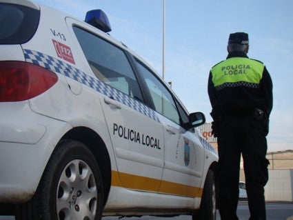 La Policía Local interpone este fin de semana 147 denuncias por botellón en Chiclana La Policía Local interpone este fin de semana 147 denuncias por botellón en Chiclana