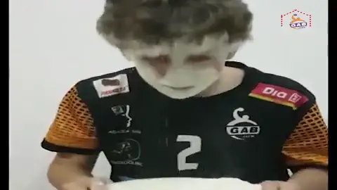 El equipo de Balonmano del Club Gab Jaén Hielo Azul se suman al reto de la harina con la canción 'Facciamo finta che' El equipo de Balonmano del Club Gab Jaén Hielo Azul se suman al reto de la harina con la canción 'Facciamo finta che'