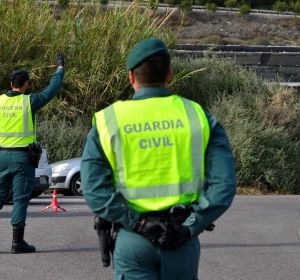 Guardia Civil en un control de carretera Guardia Civil en un control de carretera