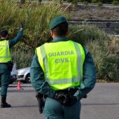 Guardia Civil en un control de carretera 