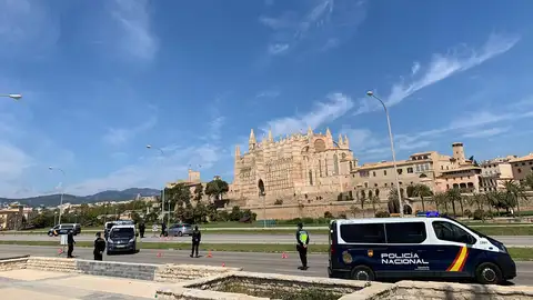 Un control de la Policía Nacional en el Paseo Marítimo de Palma. Un control de la Policía Nacional en el Paseo Marítimo de Palma.