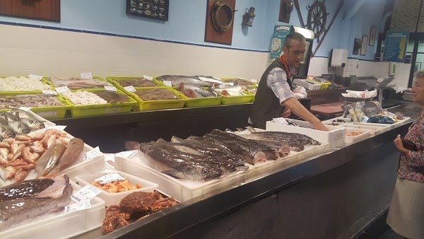 Los comercios se adaptan, Pescados Guerendiain también a domicilio Los comercios se adaptan, Pescados Guerendiain también a domicilio