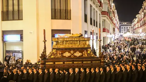 Cofradía Sepulcro Viernes Santo en Semana Santa Málaga Cofradía Sepulcro Viernes Santo en Semana Santa Málaga
