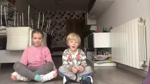 Así cantan los más pequeños el 'Facciamo finta che'