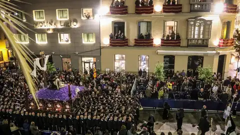 Cofradía de la Piedad en el Viernes Santo de la Semana Santa de Málaga Cofradía de la Piedad en el Viernes Santo de la Semana Santa de Málaga