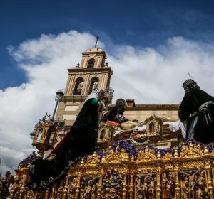Cofradía del Monte Calvario en el Viernes Santo de la Semana Santa de Málaga Cofradía del Monte Calvario en el Viernes Santo de la Semana Santa de Málaga