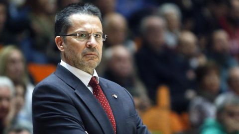 El entrenador de baloncesto, Pedro Mart&iacute;nez. 