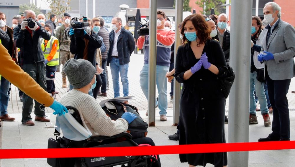 Isabel Díaz Ayuso visita el hospital temporal de Ifema
