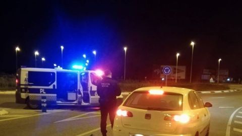 Control de la Polic&iacute;a Local de Elche en plena crisis sanitaria.