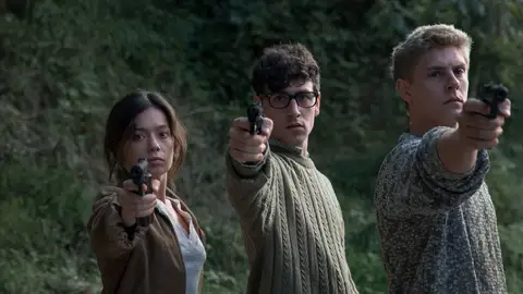 Anna Castillo, Àlex Monner y Patrick Criado en una imagen promocional de la serie 'La línea invisible' La producción sobre los orígenes de ETA está dirigida por Mariano Barroso