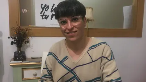 Pilar Bermúdez Nieto, en el taller de confección donde realiza la producción de su marca en Elche. Pilar Bermúdez Nieto, en el taller de confección donde realiza la producción de su marca en Elche.