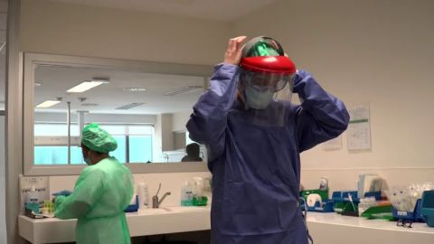 "Tengo m&aacute;s de 35 a&ntilde;os de experiencia y me he ido a casa llorando": detr&aacute;s del trabajo en primera l&iacute;nea de los sanitarios espa&ntilde;oles