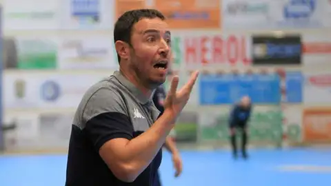 Diego Dorado, entrenador del Viveros Herol Nava Diego Dorado, entrenador del Viveros Herol Nava