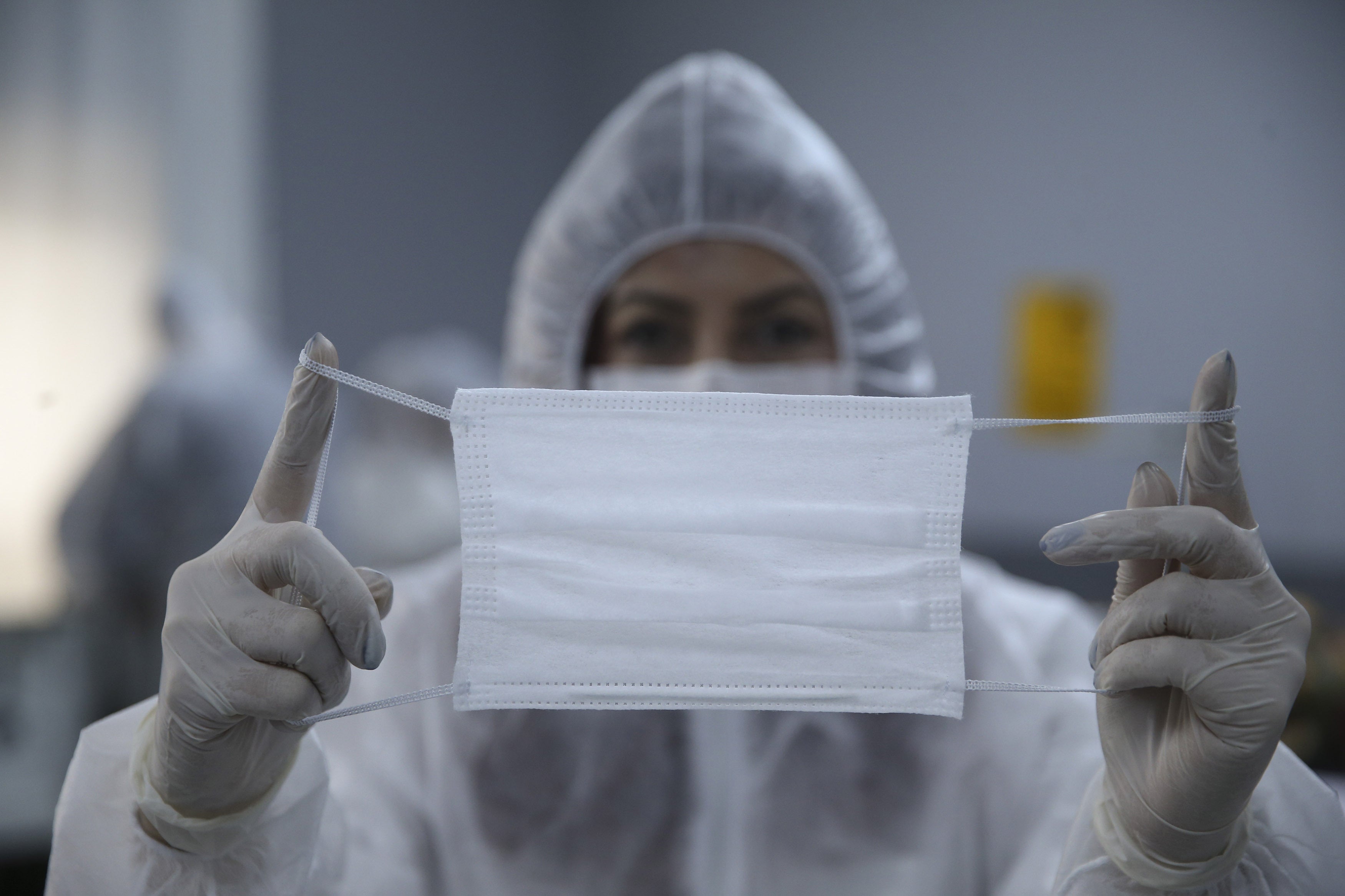 Rubén Amón indulta a la mascarilla: "La mascarilla se ha convertido en el uniforme del ciudadano responsable" Rubén Amón indulta a la mascarilla: "La mascarilla se ha convertido en el uniforme del ciudadano responsable"