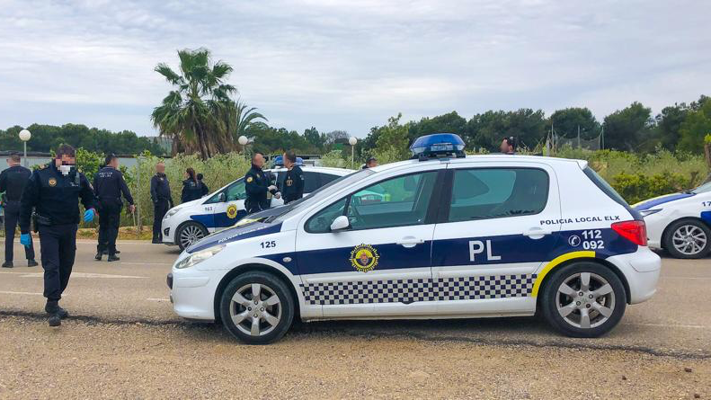 La Policía Local de Elche detiene a dos personas tras huir de un control policial La Policía Local de Elche detiene a dos personas tras huir de un control policial