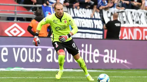 Rajkovic, jugando con el Stade Reims Rajkovic, jugando con el Stade Reims