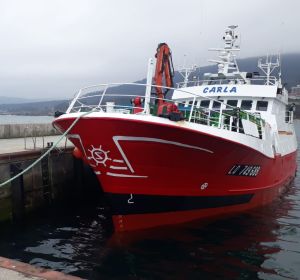 La Guardia Civil custodia el pesquero 'Carla' en el puerto de Burela. La Guardia Civil custodia el pesquero 'Carla' en el puerto de Burela.
