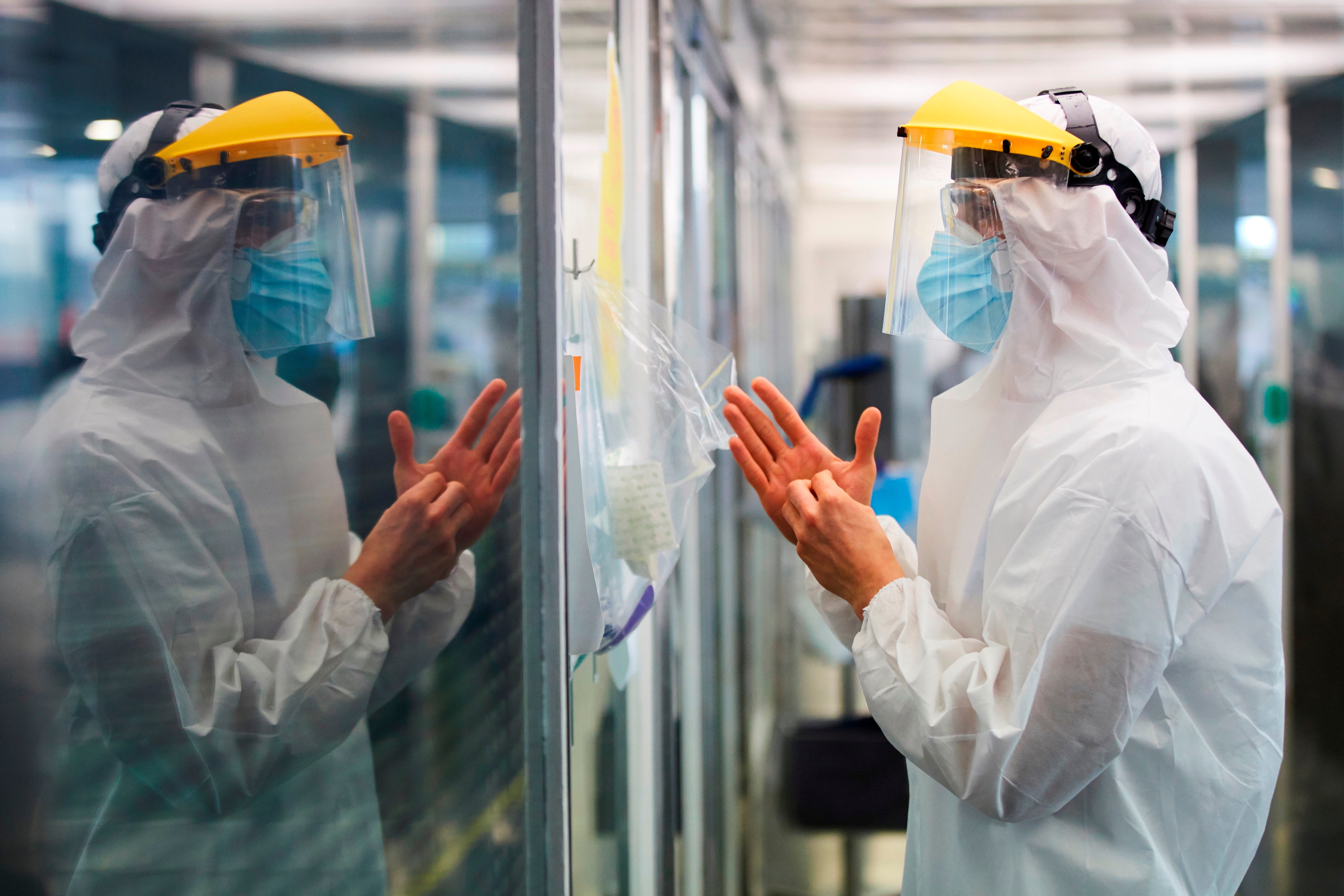 El goteo de contagios y fallecimientos por el coronavirus continúa en los departamentos sanitarios de Elche y Elda El goteo de contagios y fallecimientos por el coronavirus continúa en los departamentos sanitarios de Elche y Elda