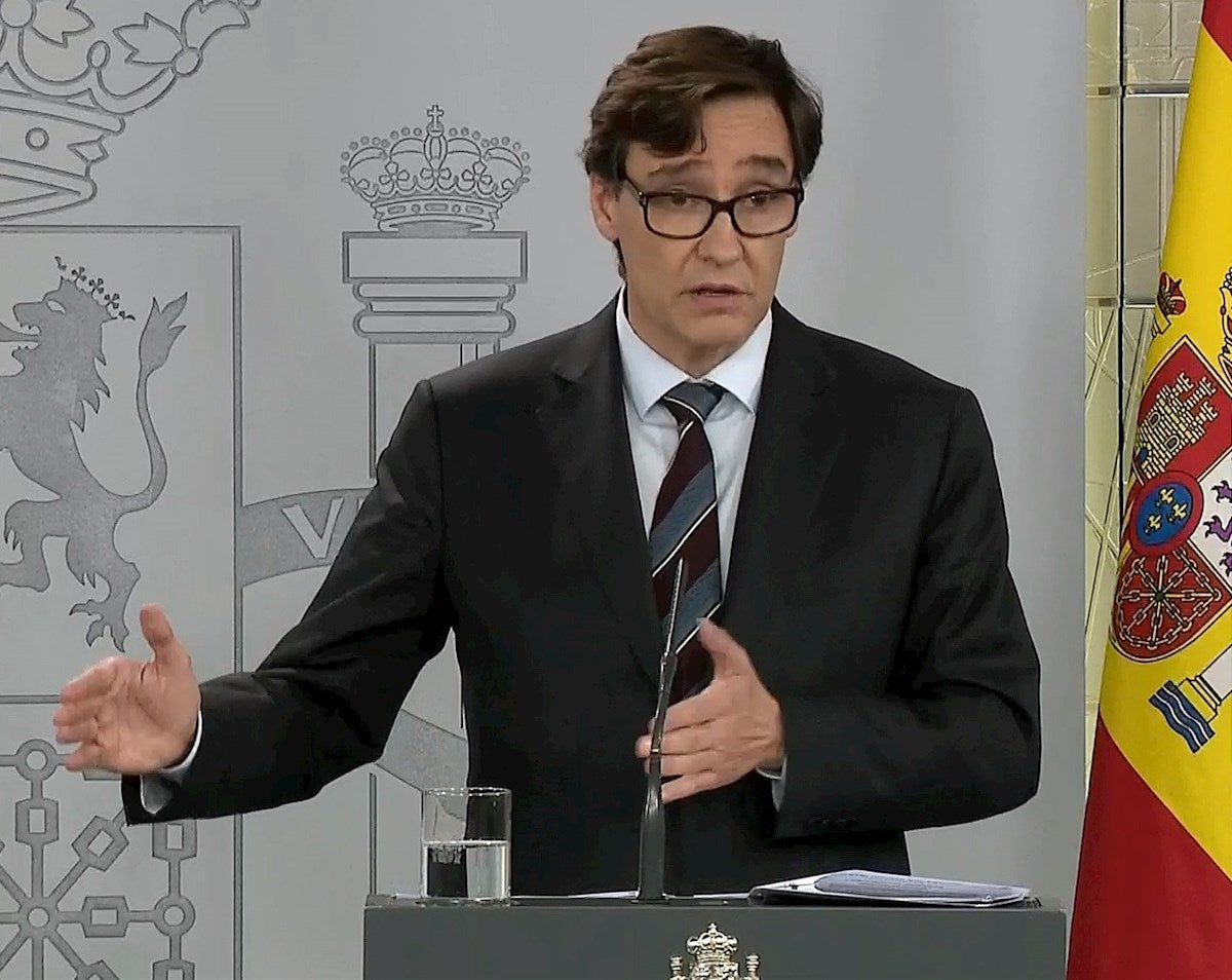 El Gobierno rectifica y permitirá a los niños menores de 14 años dar paseos a partir del 26 de abril El Gobierno rectifica y permitirá a los niños menores de 14 años dar paseos a partir del 26 de abril