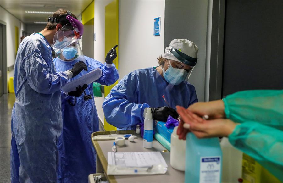 Sanidad pide "disculpas" y "comprensión" a los sanitarios por los errores en la gestión del coronavirus Sanidad pide "disculpas" y "comprensión" a los sanitarios por los errores en la gestión del coronavirus