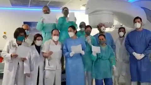 Así canta un grupo de sanitario el 'Facciamo finta che' Así canta un grupo de sanitario el 'Facciamo finta che'