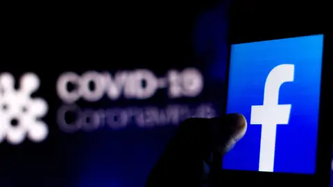 Facebook y Twitter retiran un vídeo de Donald Trump por "información falsa" sobre el coronavirus Facebook y Twitter retiran un vídeo de Donald Trump por "información falsa" sobre el coronavirus