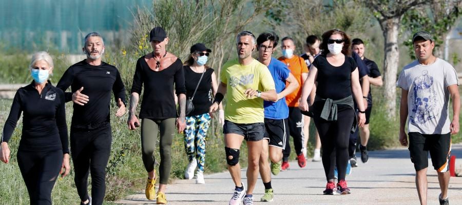 Ciudadanos salen a pasear y a correr este sábado por Barcelona Ciudadanos salen a pasear y a correr este sábado por Barcelona