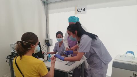 Toma de muestras en Alicante para un test de seroprevalencia del coronavirus.