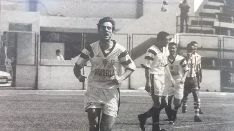 Óscar Rueda Óscar Rueda celebra un gol