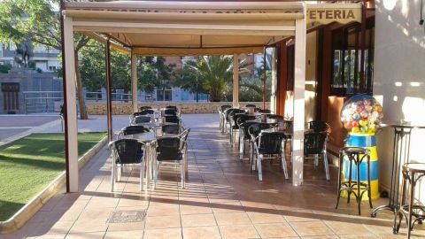 Terraza de una cafeter&iacute;a en Crevillent.