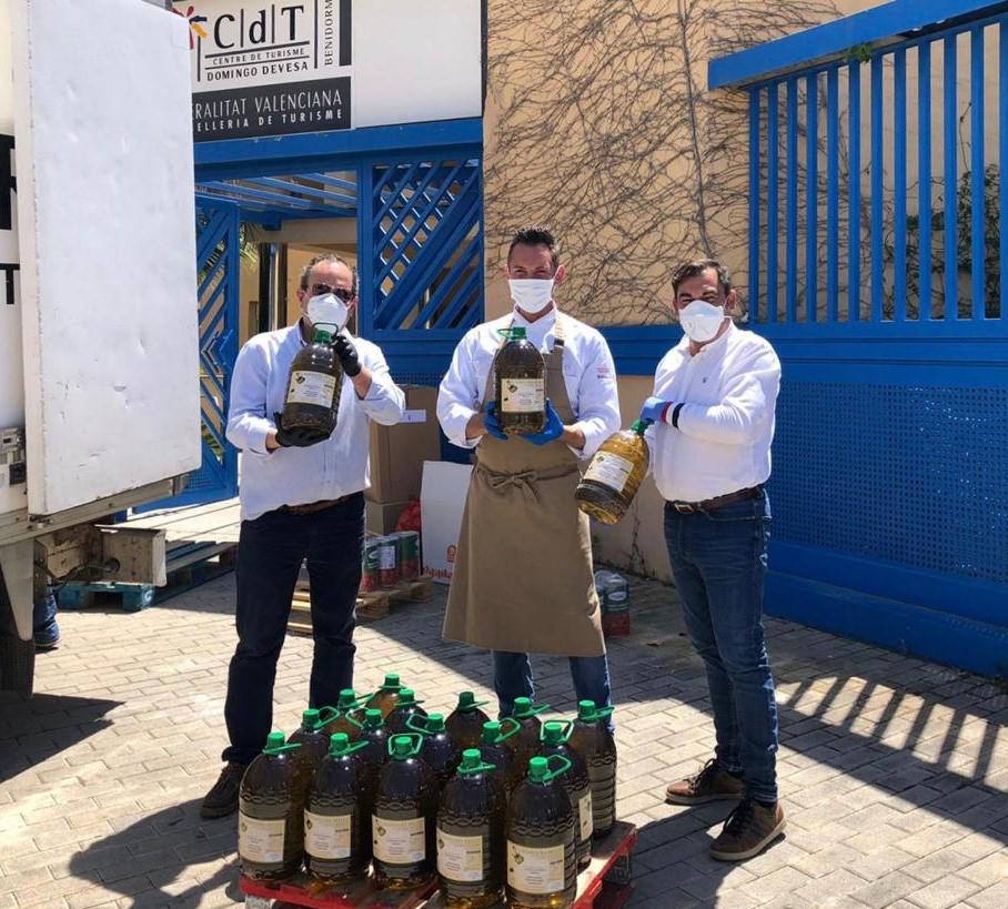 Los cocineros agrupados en Alicante Gastronómica reparten más de 30.000 menús a comedores sociales de toda la provincia Los cocineros agrupados en Alicante Gastronómica reparten más de 30.000 menús a comedores sociales de toda la provincia