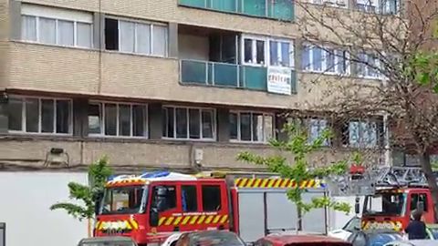 V&Iacute;DEO: Los Bomberos sofocan un incendio en una cocina en la Calle Juan Ram&oacute;n Jim&eacute;nez de la capital