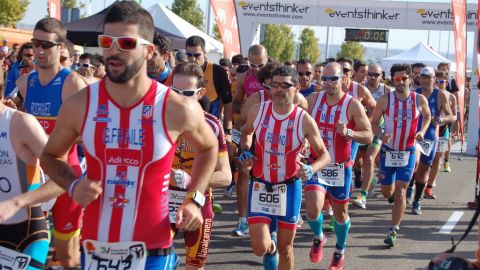 El triatleta Samuel Garc&iacute;a Fraile durante una competici&oacute;n