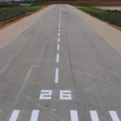 Pista del aeródromo "Manuel Sánchez" de Valdepeñas