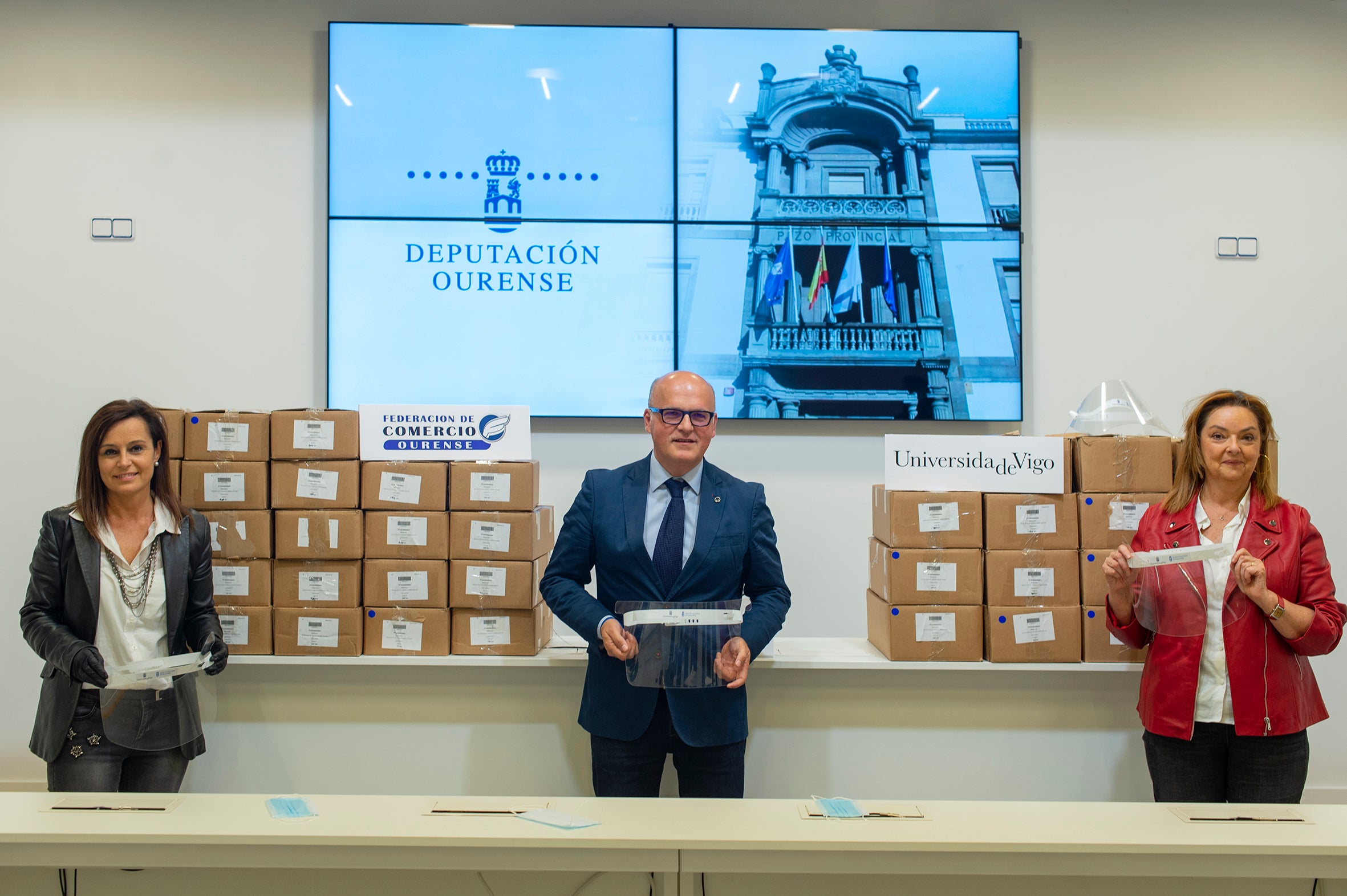 La Diputación de Ourense entrega a la Federación de Comercio 3.800 pantallas faciales La Diputación de Ourense entrega a la Federación de Comercio 3.800 pantallas faciales