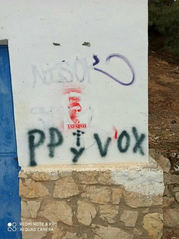 Pintadas contra PSOE, PP y Vox en Valverde de Júcar (Cuenca) Pintadas contra PSOE, PP y Vox en Valverde de Júcar (Cuenca)