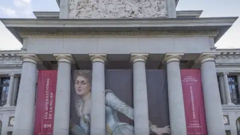 'Estudio del natural', de Concepción Figuera, en la fachada del Museo del Prado. 'Estudio del natural', de Concepción Figuera, en la fachada del Museo del Prado.