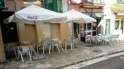 Terraza de bar en una calle del centro de Palma Terraza de bar en una calle del centro de Palma