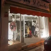 Comercios de Málaga con la persiana cerrada Comercios de Málaga con la persiana cerrada