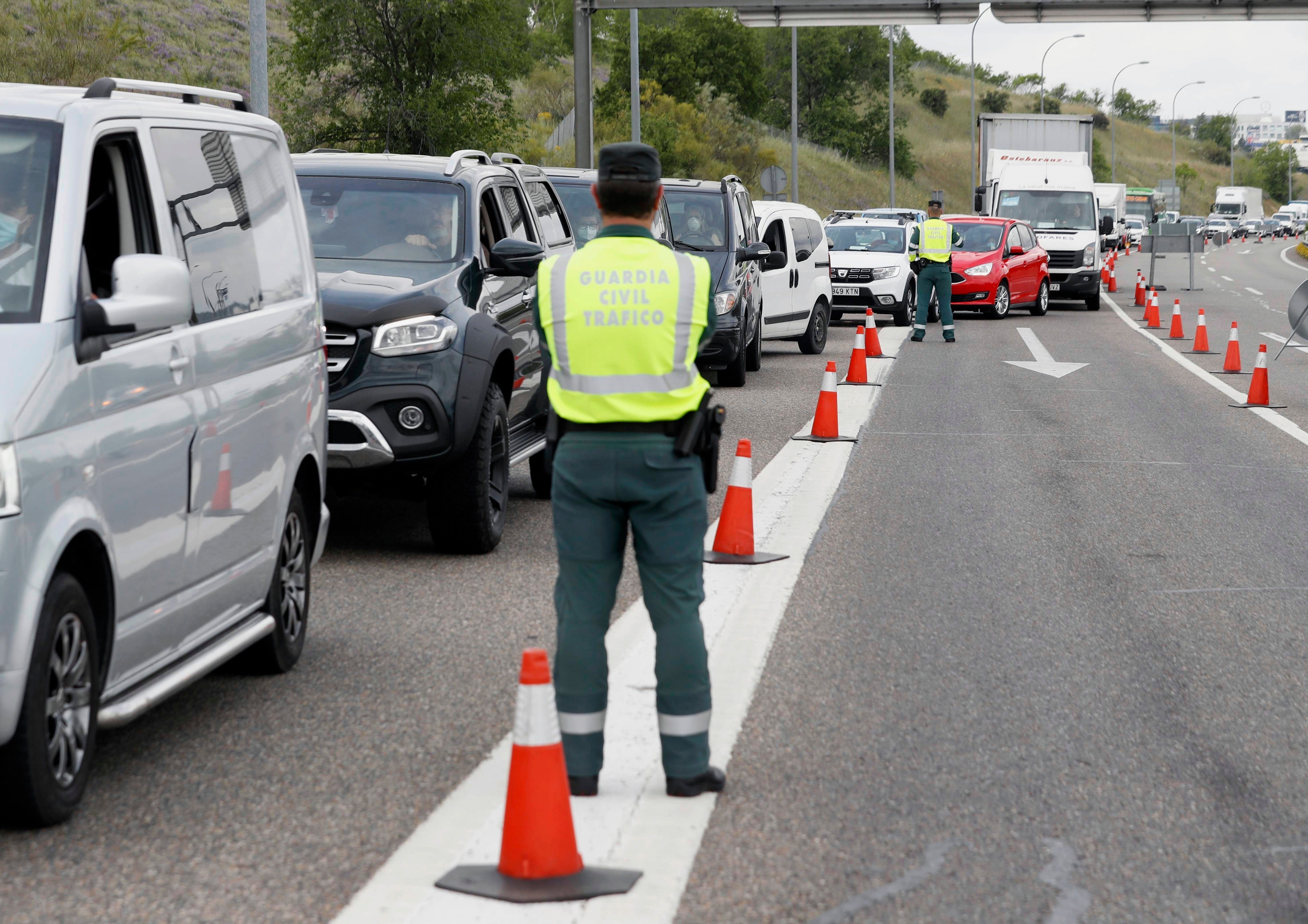 La Fiscalía de Seguridad Vial estudia condenar el uso de aplicaciones que avisan de controles La Fiscalía de Seguridad Vial estudia condenar el uso de aplicaciones que avisan de controles