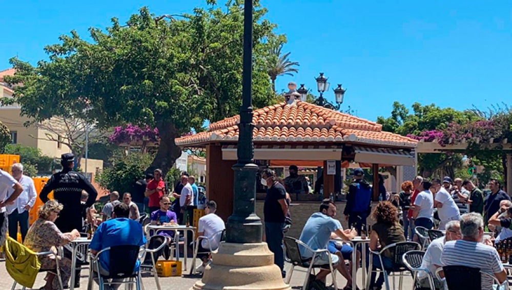 La Policía Local acude a un conocido quiosco de Almería por la multitud de clientes